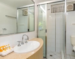 Hotel Tradewinds McLeod Holiday Apartments (Cairns, Australia)