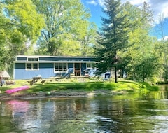 Toàn bộ căn nhà/căn hộ Unplug And Kick Back! Simple, Relaxing Cabin On The Clam River. (Marion, Hoa Kỳ)
