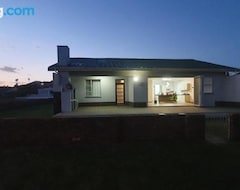 Koko talo/asunto Villa Laks (Kidd's Beach, Etelä-Afrikka)