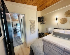 Entire House / Apartment Cabin Retreat On Swenson Lake (Pennock, USA)