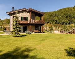 Toàn bộ căn nhà/căn hộ Altido Superb Villa With Tennis Court, Garden And Bbq Area (Bobbio, Ý)