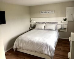 Entire House / Apartment Comfy And Modern Private Suite - Everything You Need For A Short To Midterm Stay (Dryden, Canada)
