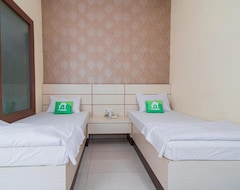 Hotel Lily Guest House (Malang, Indonesia)