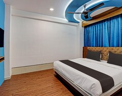 Khách sạn Collection O Hotel Swarg (Surat, Ấn Độ)