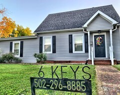 Toàn bộ căn nhà/căn hộ Six Keys: Bourbon & Besties Farmhouse (Morganfield, Hoa Kỳ)