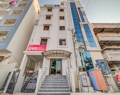 Khách sạn OYO Flagship 24397 Hotel 9 Star Shamshabad (Hyderabad, Ấn Độ)
