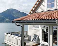 Entire House / Apartment 8 Person Holiday Home In Leikanger (Hermansverk, Norway)