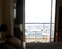 Queens Leriotis Hotel (Piraeus, Greece)