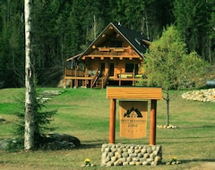 Toàn bộ căn nhà/căn hộ Swift Mountain Lodge - loghouse by the river (Valemount, Canada)