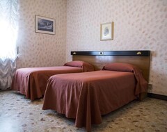 Hotel Leon D'Oro (Casale Monferrato, Italy)