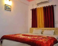 Hotelli OYO 16638 Madhu Mamata Hotel & Resorts (Tarapith, Intia)