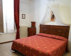 Khách sạn Albergo Tre Donzelle (Siena, Ý)