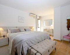 Cijela kuća/apartman Spacious Apartment With Sea Views, Air-con & Wifi, Close To Estepona Port With Direct Beach Access (Estepona, Španjolska)