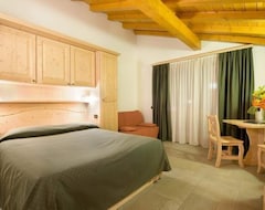 Khách sạn Boscone Suite Hotel (Madesimo, Ý)