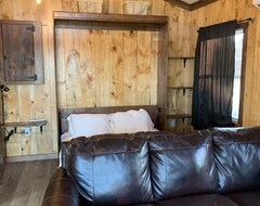 Entire House / Apartment Lakefront Country Cabin (Salmon River, Canada)