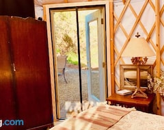 Toàn bộ căn nhà/căn hộ The Yoga Yurta At Sunny Mellow Eco Villa (Tijeras, Hoa Kỳ)