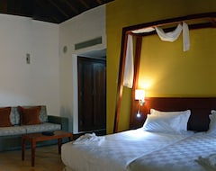 فندق Hotel La Casona Del Patio (سانتياجو ديل تيدو, أسبانيا)