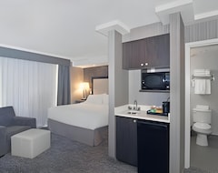 Khách sạn Holiday Inn Express & Suites Calgary (Calgary, Canada)