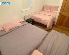 Pansion Dorm Room And Toilet 4-5 People (Dublin, Irska)