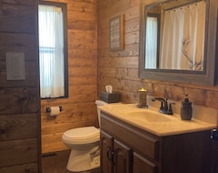 Hele huset/lejligheden Waterfront Cabin With Breathtaking Views Of The Lake, 45 Min From Edmonton Ab (Wabamun, Canada)
