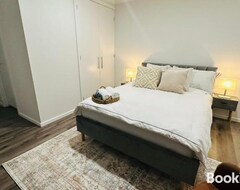 Koko talo/asunto Entire House, 5br Luxury Hideaway (Campbelltown, Australia)