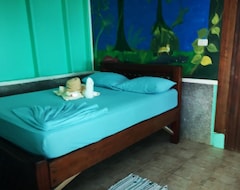 Hotel Poor Man's Paradise (Puerto Cortés, Kostarika)
