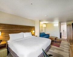 Hotel Holiday Inn Express & Suites Columbus (Columbus, USA)