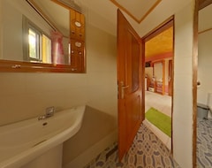 Hotel Double Room-basic-ensuite With Shower-garden View (Kribi, Cameroon)