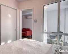 Hele huset/lejligheden 2 Bedroom Condo In The Heart Of The City Montreal (Montreal, Canada)