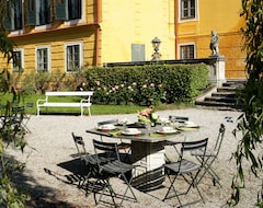 Cijela kuća/apartman Castle, Large Park With Pool, Tennis Court, Horses, Near Vienna And Wach Wine Re (Pottenbrunn, Austrija)
