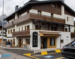 Khách sạn Chalet Cridola Dolomiti Experience (Lorenzago di Cadore, Ý)