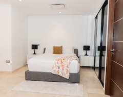 Koko talo/asunto Luxurious Spacious Contemporary Two Bedroom Unit (St George's, Grenada)