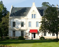Khách sạn Le Manoir De Bellerive (Le Buisson de Cadouin, Pháp)