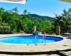 Toàn bộ căn nhà/căn hộ Homerez - Amazing Villa For 14 Ppl. With Swimming-pool And Terrace At Mombarcaro (Priero, Ý)