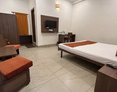 Hotel Saluja (Siliguri, Hindistan)