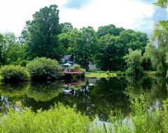 Toàn bộ căn nhà/căn hộ Blissful 1848 Farmhouse, Vegetable Garden, Swim Pond, Screen Porch (Red Hook, Hoa Kỳ)