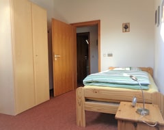 Koko talo/asunto Ferienwohnung (93qm), 3 Schlafzimmer, Wohnzimmer, Küche, Bad/dusche/wc, Kachelofen, 2 Balkone (Brannenburg, Saksa)