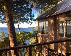 Cijela kuća/apartman Lake Champlain Cabin, Spacious Deck With Sunset & Mountain Views, Beach W/dock (Charlotte, Sjedinjene Američke Države)