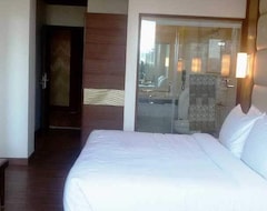 Hotel Arjun Clarks Inn Phagwara- 23 Kms From Jalandhar (Jalandhar, Indien)