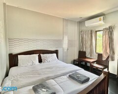 Hotel J2 Inn (Uttaradit, Thailand)