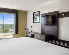 Khách sạn Holiday Inn Express Hotel & Suites (Newton, Hoa Kỳ)
