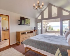 Koko talo/asunto Peaceful Bay-View Home With Quiet Location Moments From The Beach! (Clinton, Amerikan Yhdysvallat)