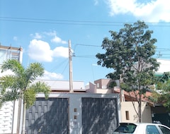 Casa/apartamento entero A 9 Minutos Do Centro Nacional De Paraquedismo E 5 Minutos Do Centro! (Santo Antônio do Jardim, Brasil)