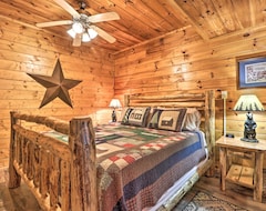 Toàn bộ căn nhà/căn hộ New! Smoky Mountain Cabin W/ Game Room & Hot Tub! (Sevierville, Hoa Kỳ)