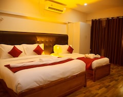 Khách sạn Hotel Wayanad Square (Mananthavady, Ấn Độ)