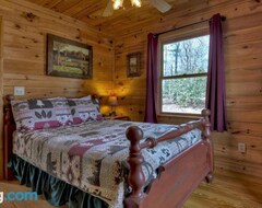 Cijela kuća/apartman Charming Cabin W/ Mountain Views, Enclosed Porch, Foosball, Wifi & Streaming Tv (Blu Ridž, Sjedinjene Američke Države)