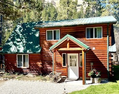 Koko talo/asunto Riverfront Cozy Cabin With Spacious Hot Tub On The Middle Fork Payette River. (Garden Valley, Amerikan Yhdysvallat)