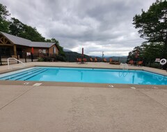 Entire House / Apartment Gorgeous Mountain View - Steps from Clubhouse and Pool (Burnsville, USA)
