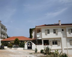 Nereides Hotel Apartments (Patitiri, Yunanistan)