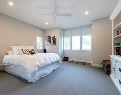 Tüm Ev/Apart Daire Luxury Coastal Hamptons - 6 Bedrooms, 4 Baths, Sleeps 12, Large Pool & Parkland (Perth, Avustralya)